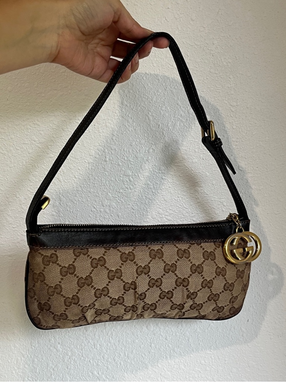 GUCCI Interlocking G Pochette GG Canvas Shoulder Bag - Picture 15 of 16